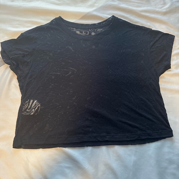 Lululemon Women's Size 4 Black Sheer Animal Print Crop Short Sleeve Top - Picture 1 of 7